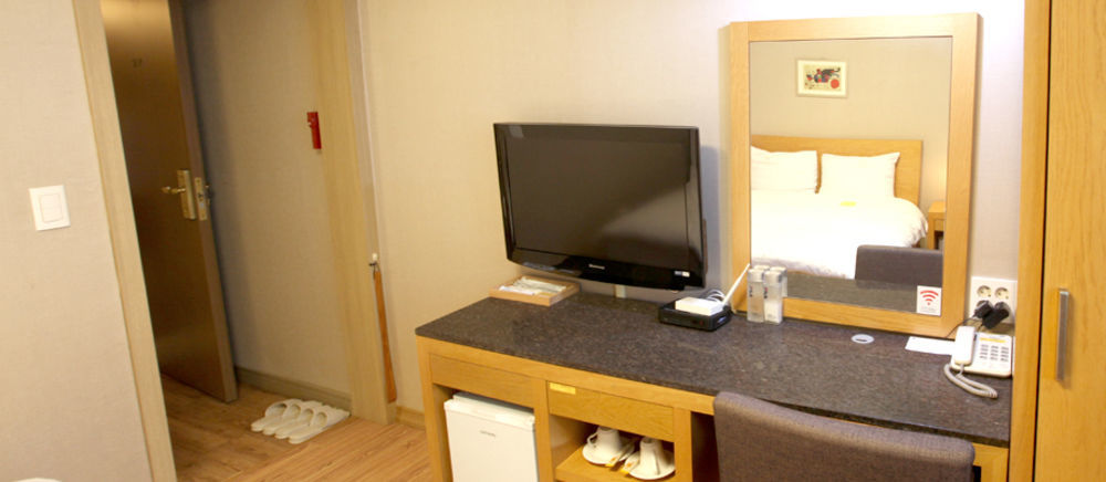 Changwon At Business Hotel מראה חיצוני תמונה
